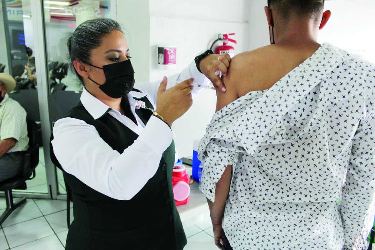Recomiendan 4ta dosis a obreros