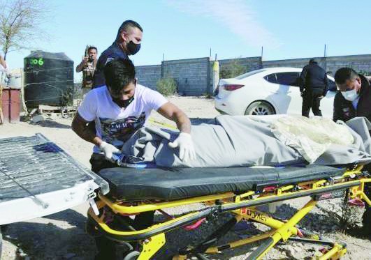 Erasmo Ruvalcaba Martínez de 71 años perdió la vida mientras nadaba en una alberca en el municipio de San Buenaventura los hechos sucedieron en un domicilio particular donde la familia del finado pasaba las fiestas de Pascua.