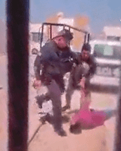 Patean policías cabeza a ladrón