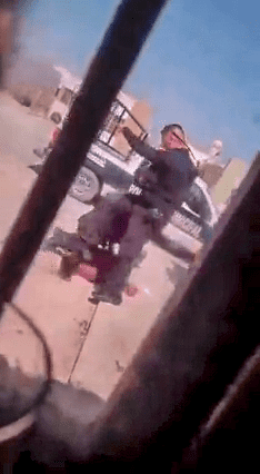 Patean policías cabeza a ladrón
