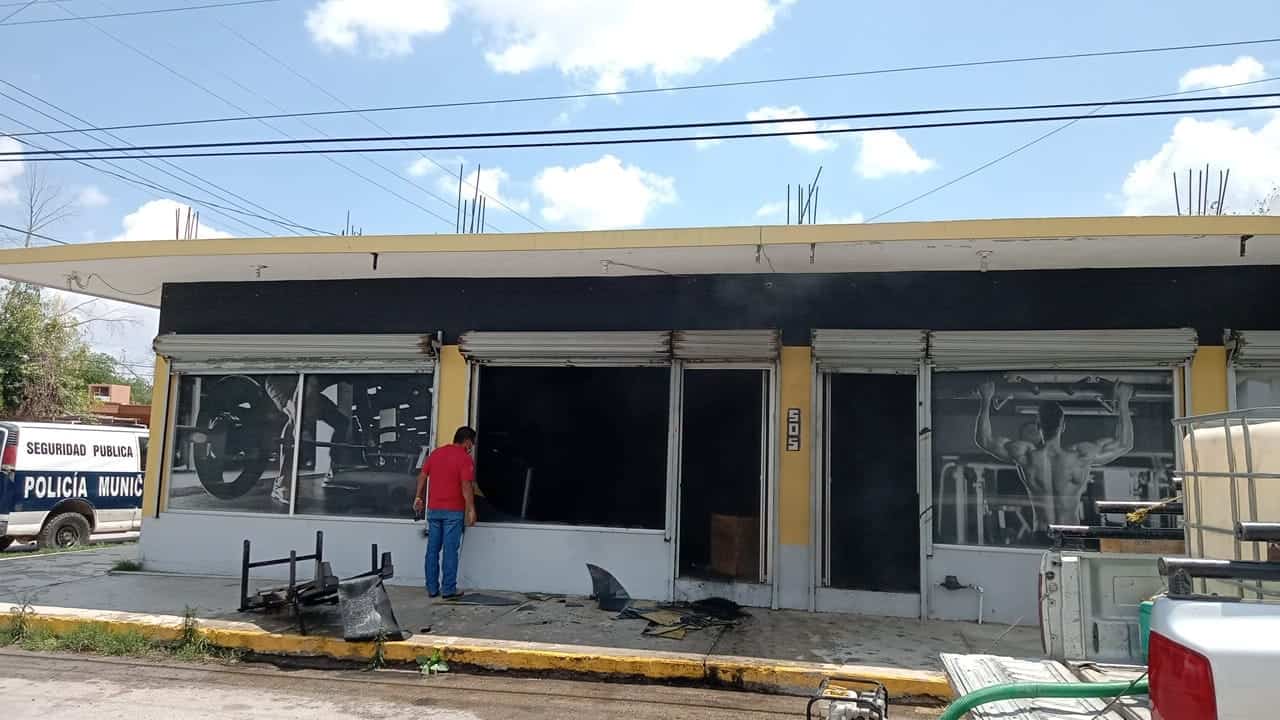 Un gimnasio de atletas se incendió.