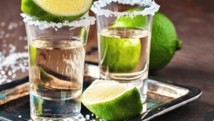 Varios niños beben accidentalmente tequila durante el horario de receso