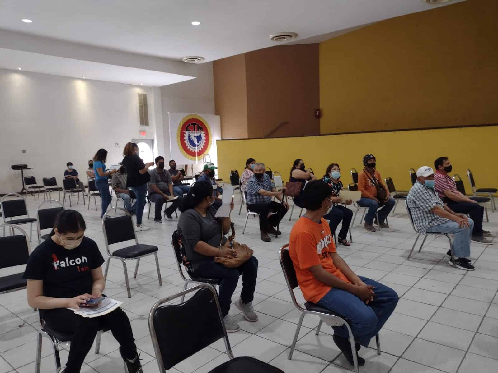 Vacunan a migrantes en jornada anticovid