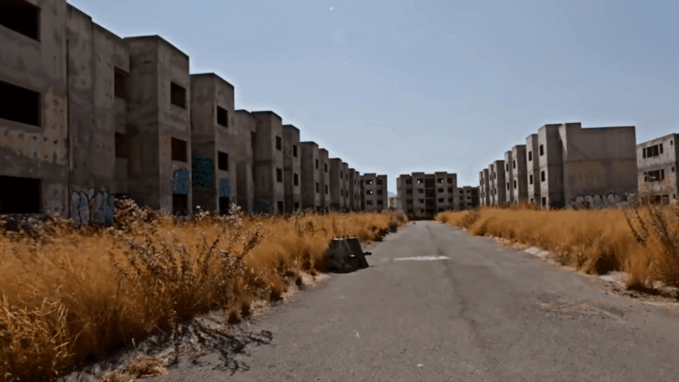 Con más de 800 departamentos vacíos,  el Chernobyl de México