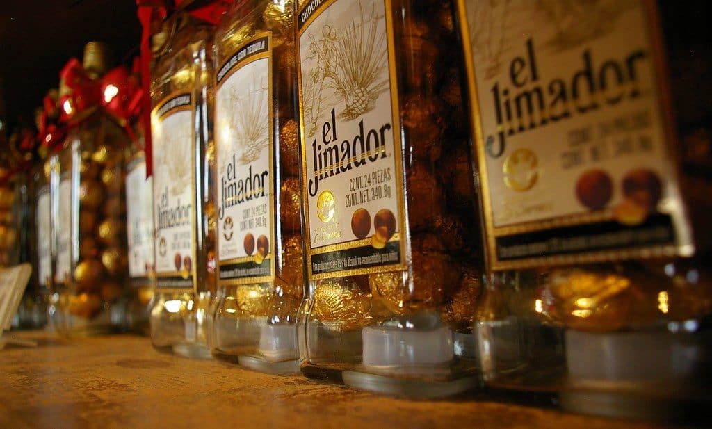 Niña lleva tequila a su kínder para compartir con sus amigas