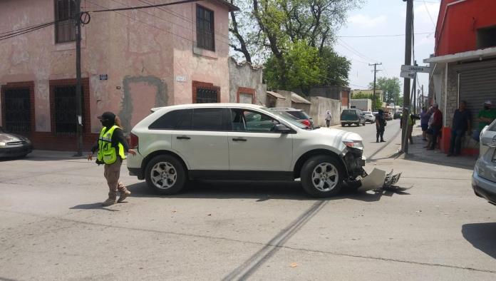 Múzquiz: Choca conductora por no hacer alto