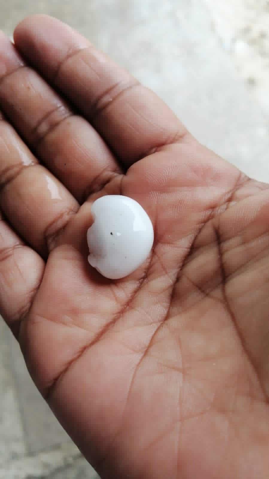 Sorprende intensa lluvia y granizada