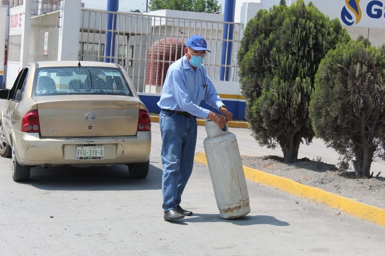Los ciudadanos tienen que adquirir el producto a pesar de los altos costos.