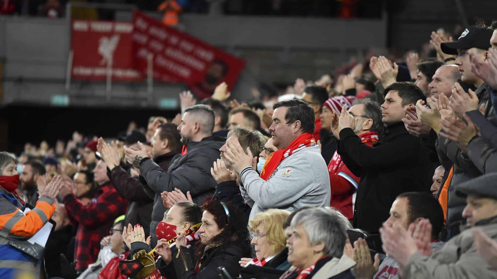 CR7 agradece minuto de aplausos en el Anfield por su perdida