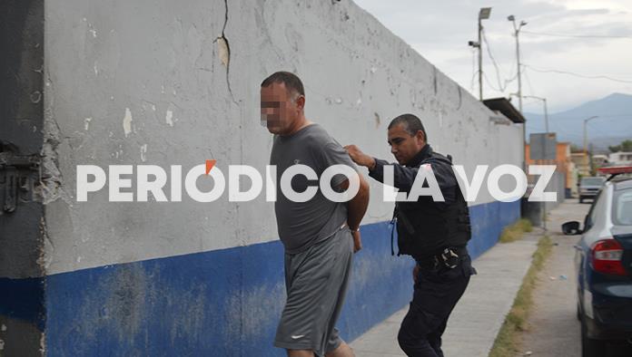 Maltrata a su hija