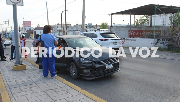 Lo chocan por no hacer alto