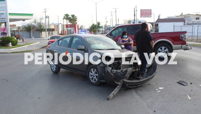 Lo chocan por no hacer alto