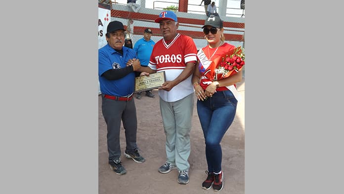 Playball en Liga Recreativa de 60 años