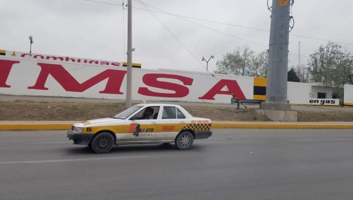 Abusan taxistas con tarifas