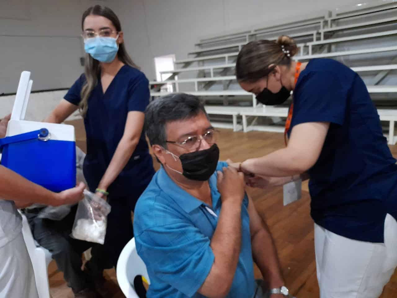 Se llevó a cabo campaña intensiva de vacunas contra el Covid-19.