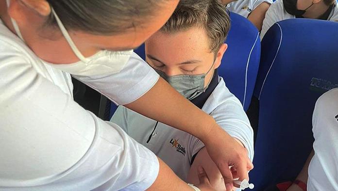 Vacunar a niños previene de contagiar a adultos mayores