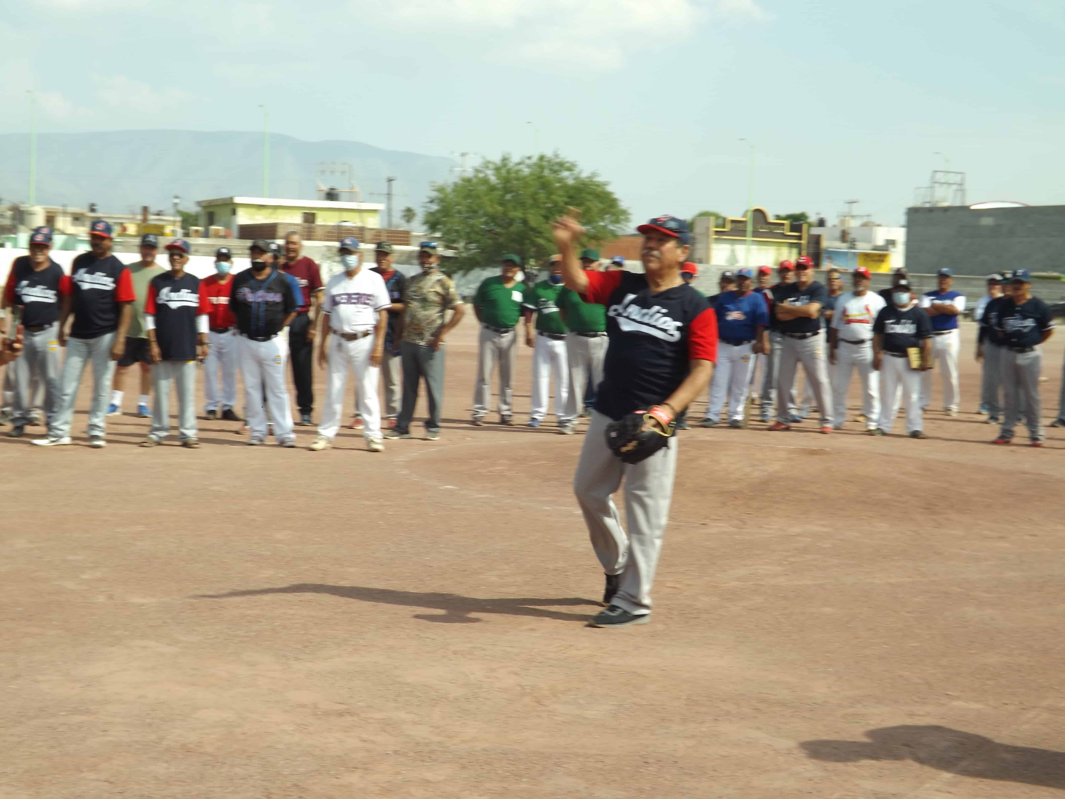 Playball en Liga Recreativa de 60 años