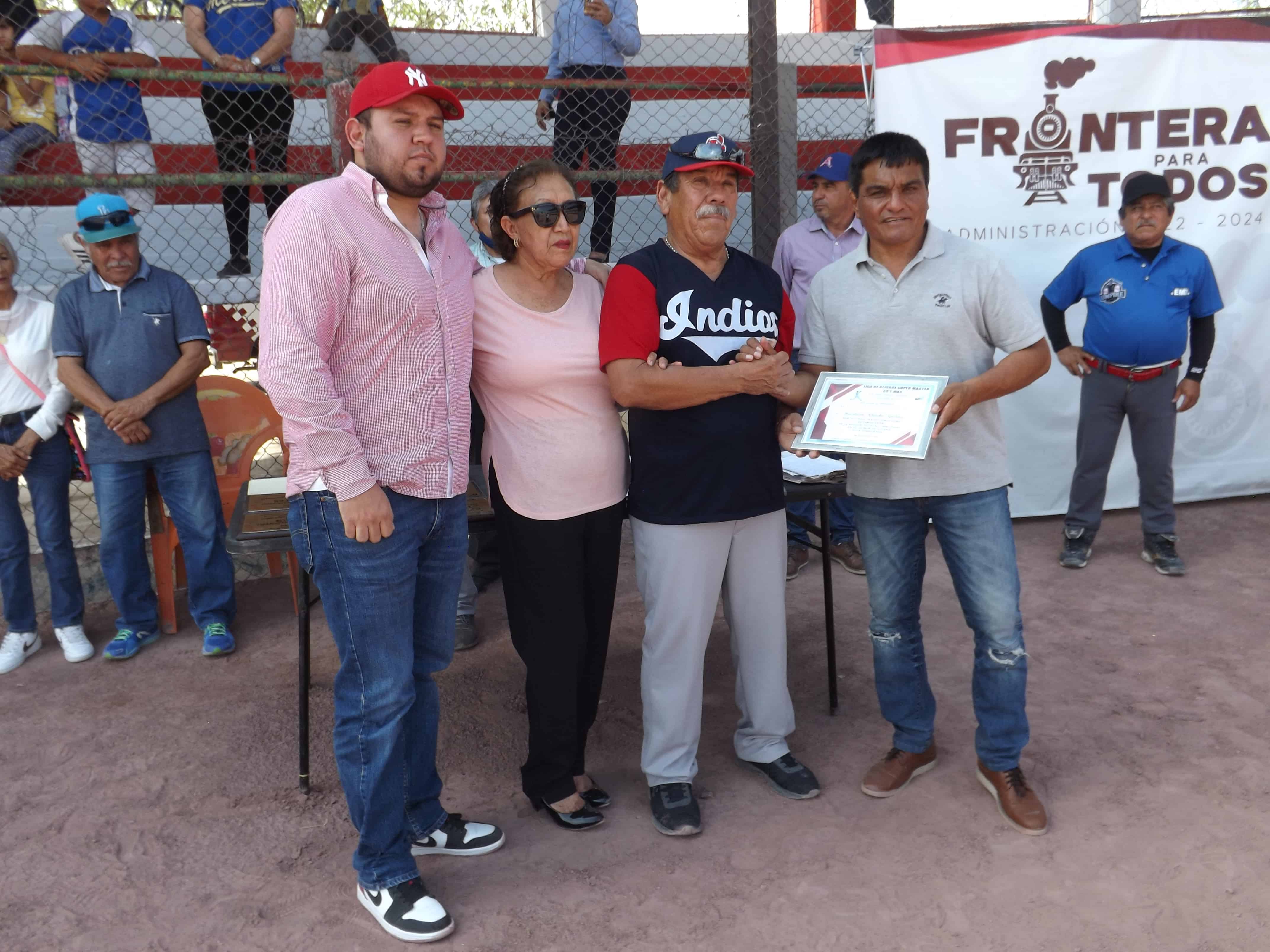 Playball en Liga Recreativa de 60 años