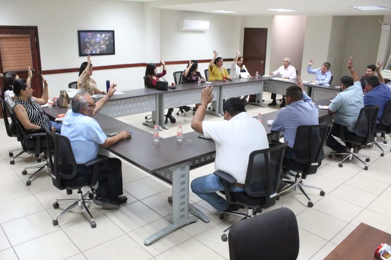 El alcalde Hugo Iván Lozano Sánchez y cabildo revisaron las finanzas.