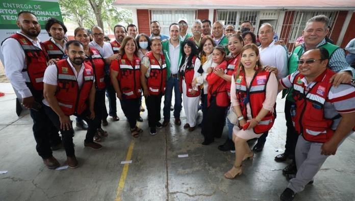 Entrega Manolo acciones de mejoramiento de viviendas