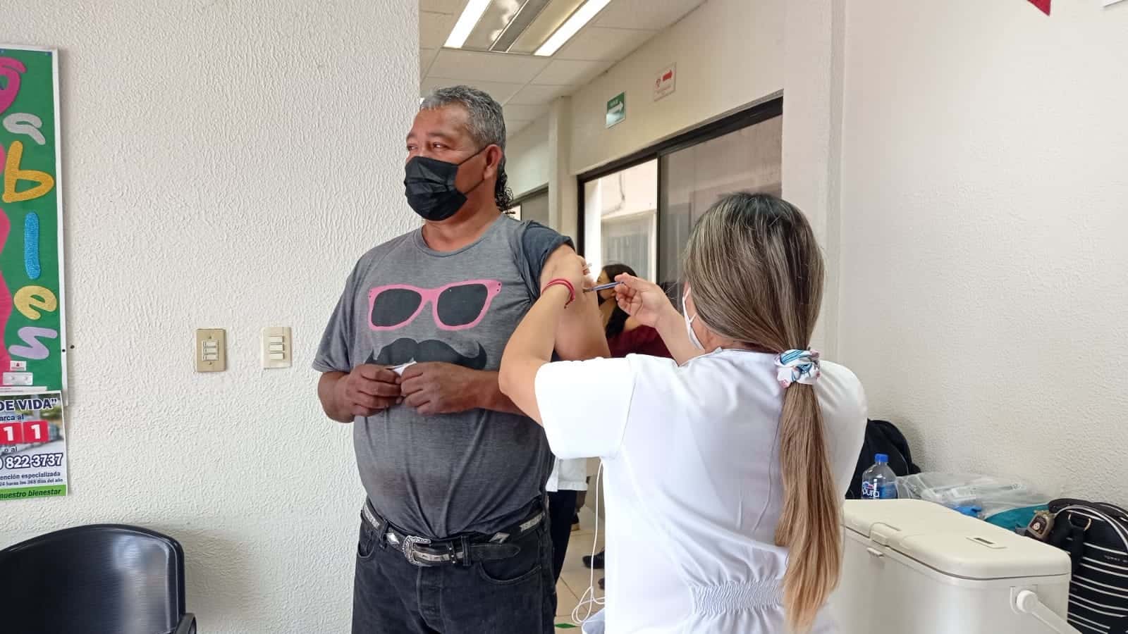 Toda vacuna que se aplique contra el Covid-19 sirve, señalaron autoridades de salud.