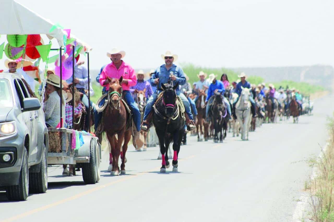 Los habitantes festejaron así los 87 años de su comunidad.