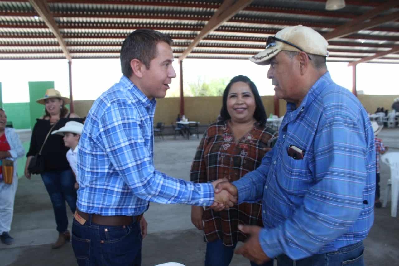 San Buenaventura: Sigue Hugo Lozano cercano al pueblo
