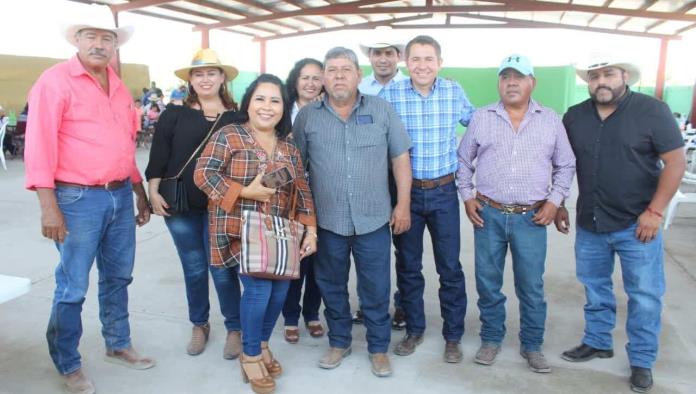 San Buenaventura: Sigue Hugo Lozano cercano al pueblo