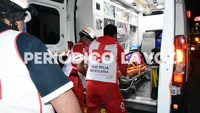 Embiste a pareja en moto