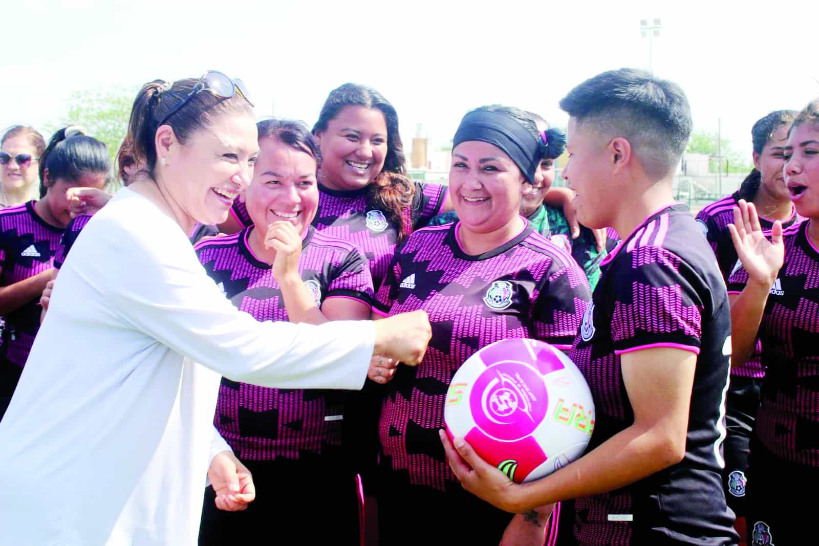 Respalda Diana Haro liga de fútbol femenil