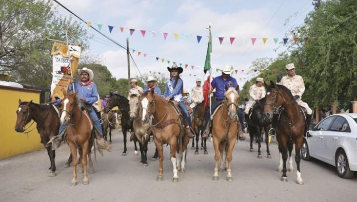 Cabalgan por sus 101 años