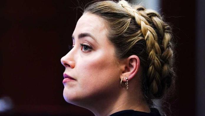 Empresa de cosméticos desacredita el testimonio de Amber sobre los moretones