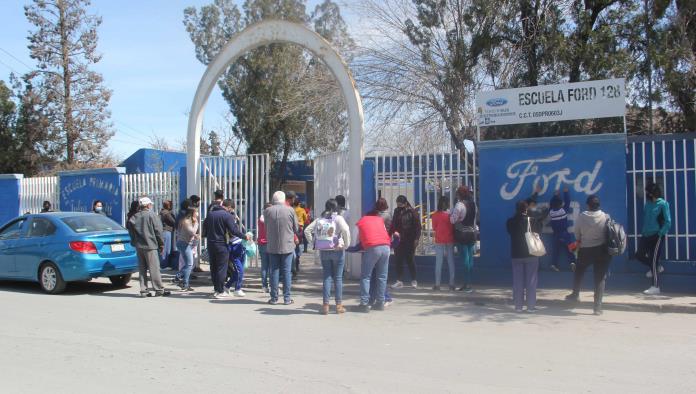 Regresa hoy la mitad a presenciales; Sigue modelo híbrido