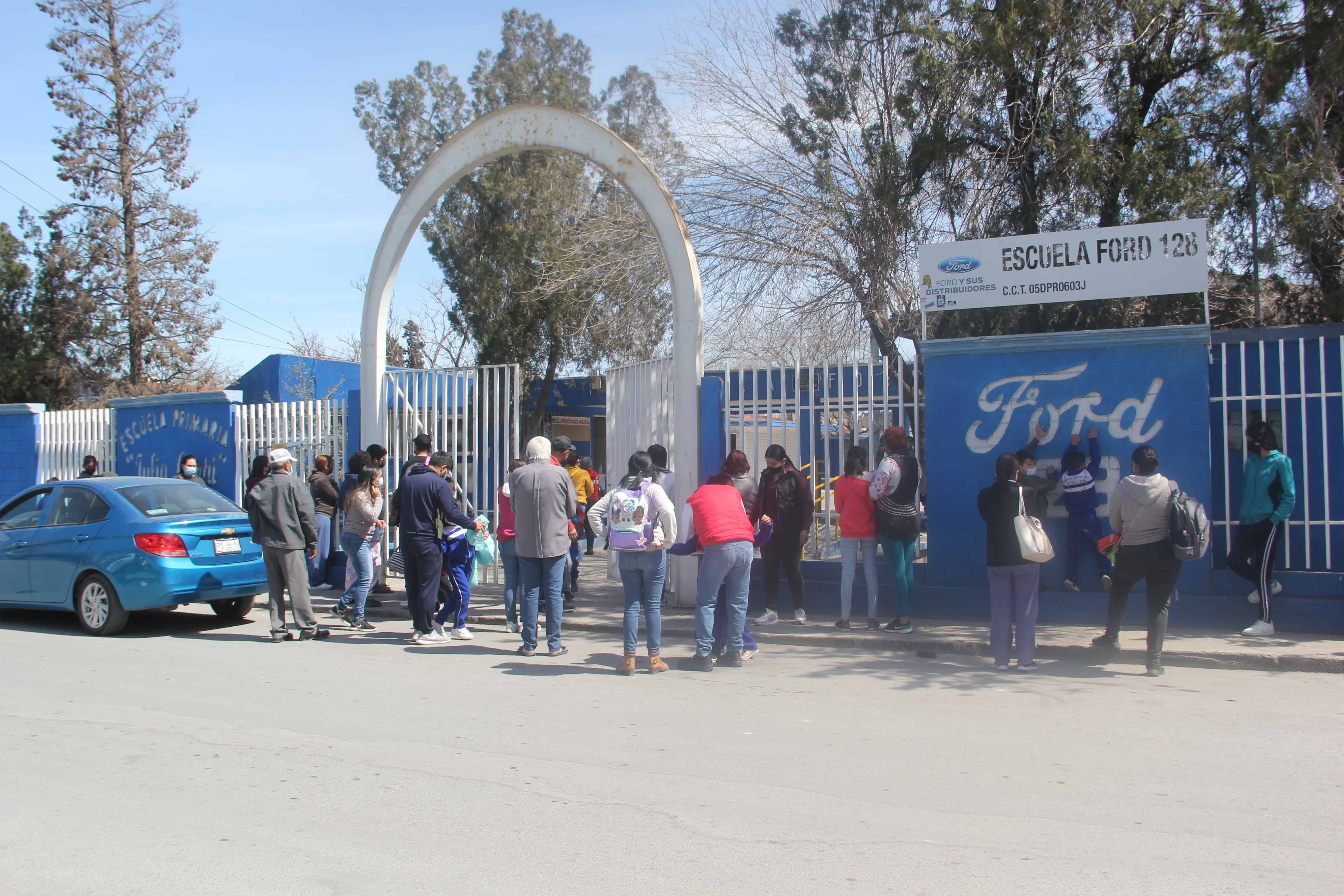 Regresa hoy la mitad a presenciales; Sigue modelo híbrido