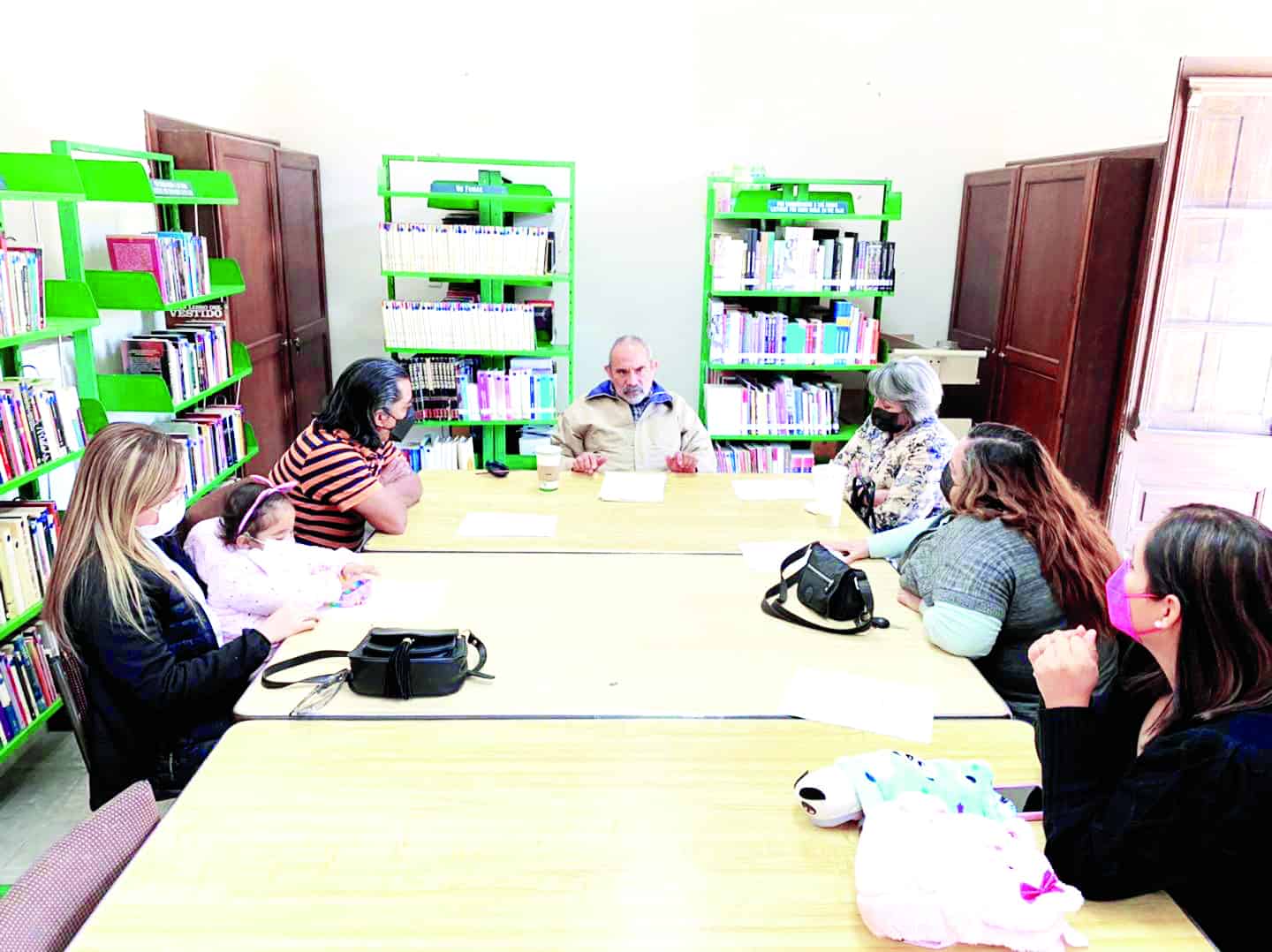 Capacitan a los bibliotecarios