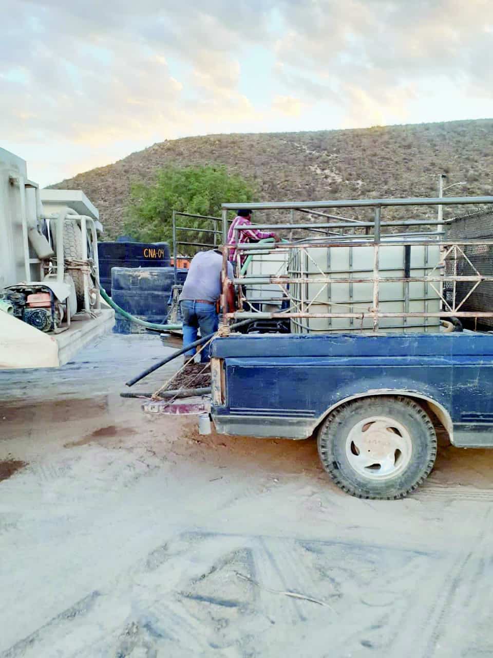 Agobia sequía a Ciénegas; Alcalde envía pipas