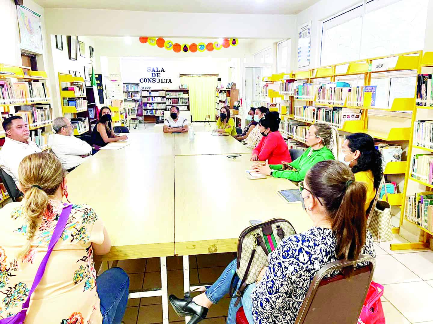 Capacitan a los bibliotecarios