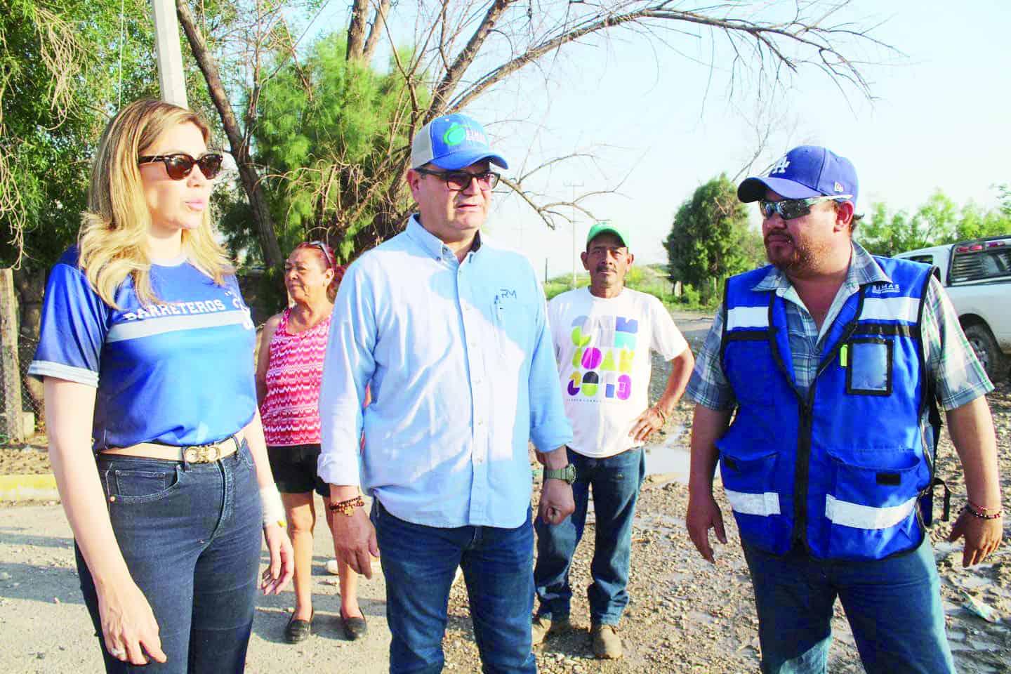 Supervisa alcaldesa la tarde de ayer obras de reconexión del agua potable,
