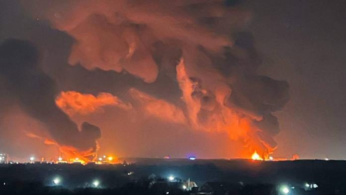 Se incendia depósito de petróleo en Rusia; Se sospecha ataque ucraniano