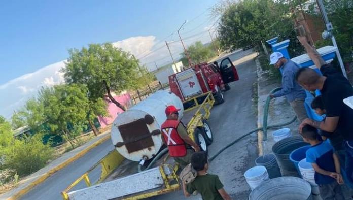 Nueva Rosita: Llevan pipas a colonias sin agua