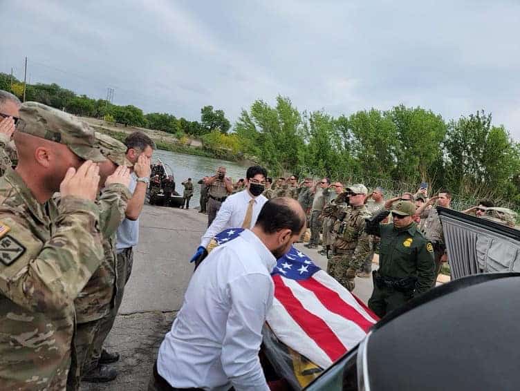 Despiden como héroe a soldado