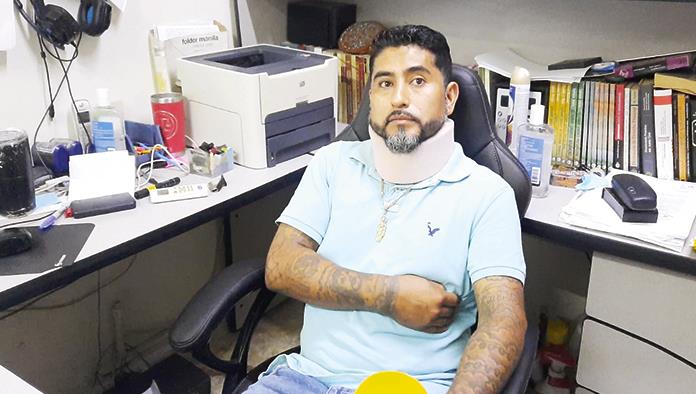 Piden ayuda para anexarlo y ahora demanda a policías