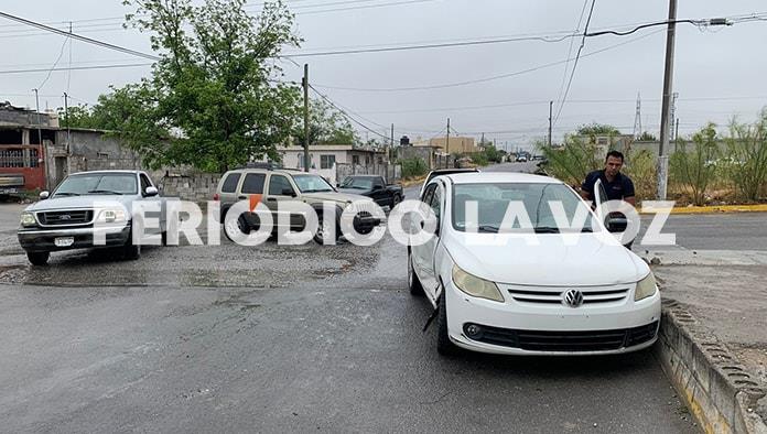 Le ‘fruncen’ auto por no hacer alto