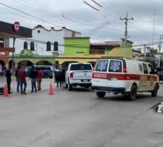 Agentes de tránsito y bomberos acudieron al lugar de los hechos.