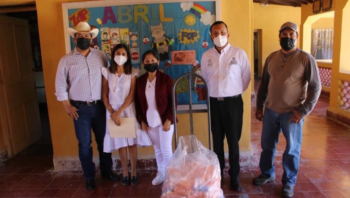 Cuatro Ciénegas: Recorre Beto las escuelas