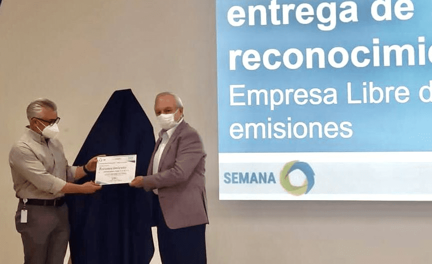 Durante la develación, el doctor Sergio de la Parra Juambelz, Subsecretario de Regulación Y Fomento Sanitario, agradeció a la empresa.