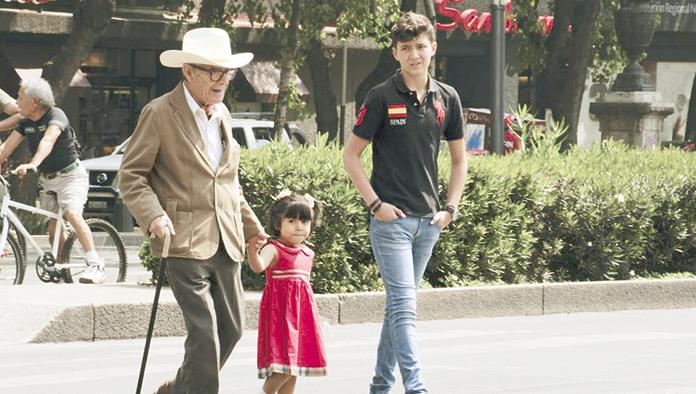 Olvidan a abuelos “niñeros”