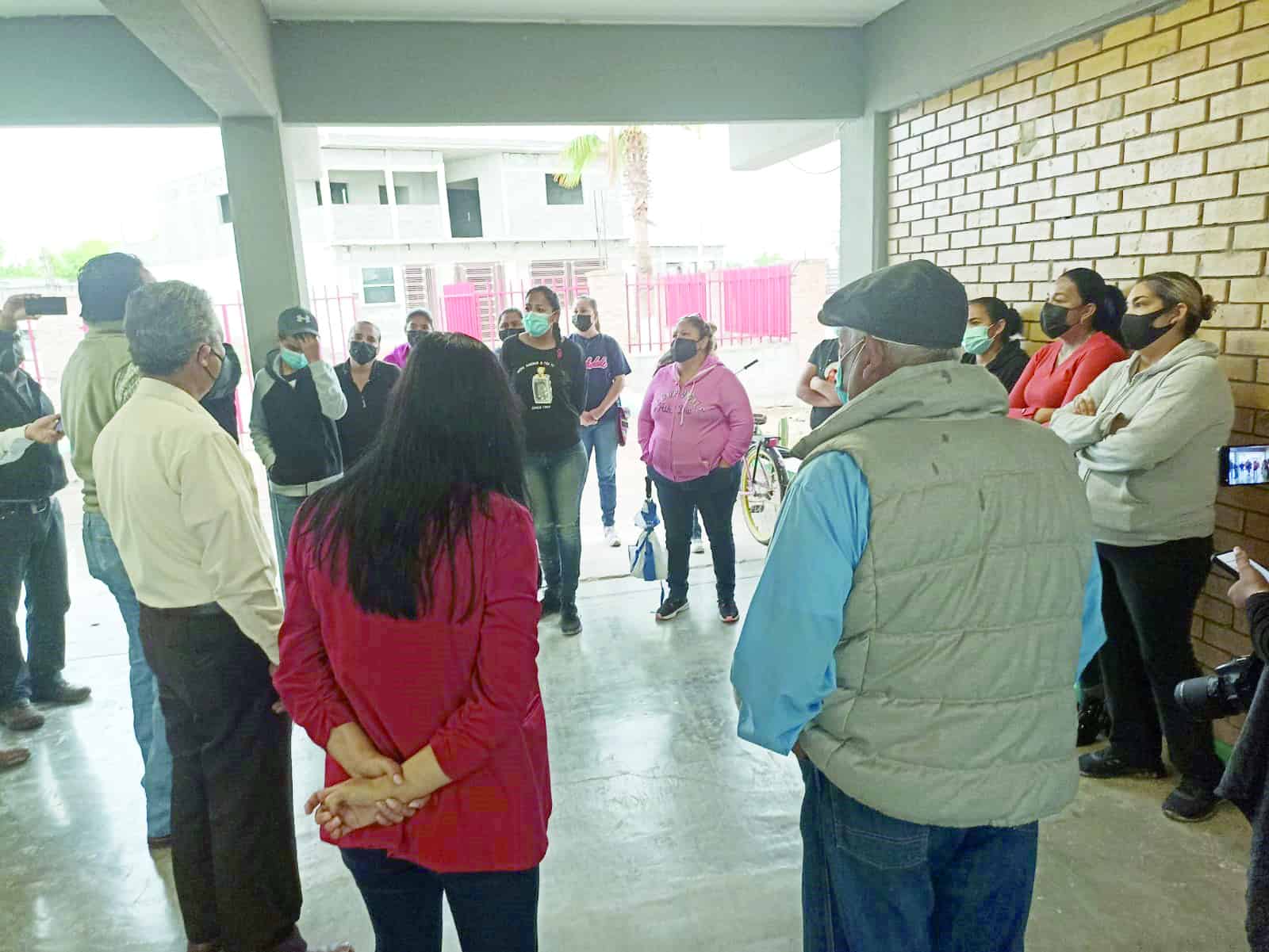 Amenazan  padres de familia con tomar la carretera federal No.30 si no se reanudan las clases en la escuela Secundaria Matías Nájera Silva.