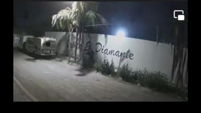 Video de motel donde hallaron a Debanhi muestra a persona subiendo a un auto