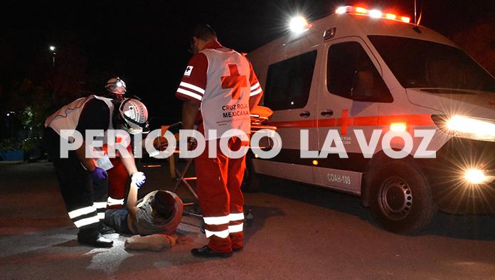 Lo hallan tirado en gasolinera